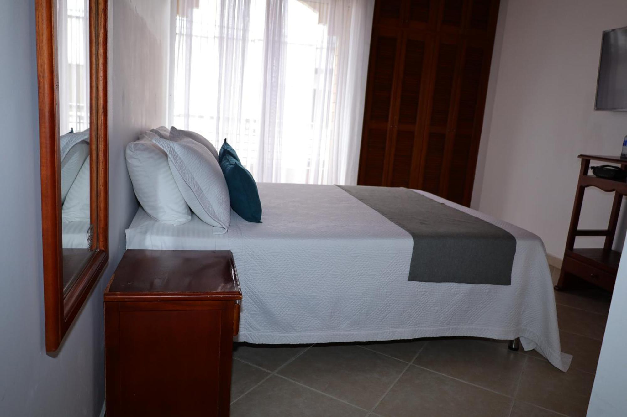 Ayenda Torre 2 Hotel Apartado Exterior photo
